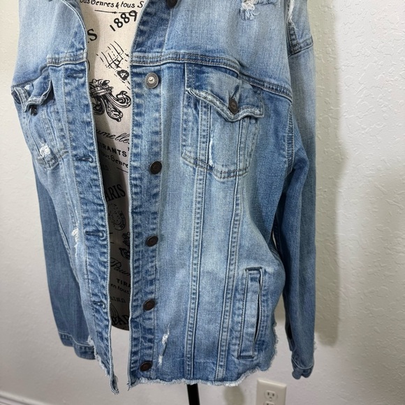 Hollister Distressed button front denim Light Blue Distressed Jean Jacket - Picture 4 of 10